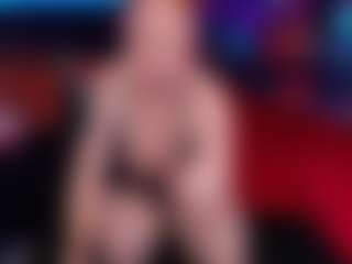 Live cam show with Kittie Purry - Muscle on madthumbs