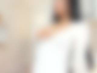 Live cam show with Annie-Queen - Oil on livesuperchat.net