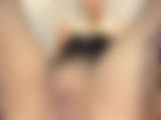 Live cam show with Annie-Queen - Solo on madthumbs