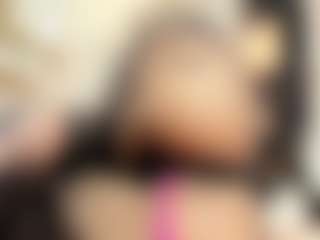 Live-Cam-Show mit Annie-Queen - Public auf Camsoda