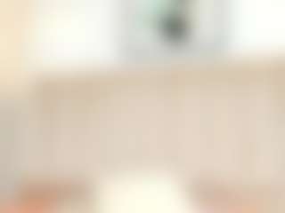 Live cam show with Annie-Queen - Skinny on Camsoda