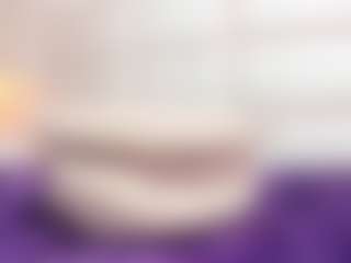 Live cam show with Annie-Queen - Shaved Pussy on Camsoda