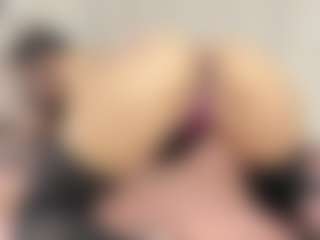 Live cam show with Annie-Queen - Flashing on Camsoda