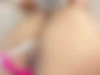 Live cam show with Annie-Queen - Oil on Gym Cam Girls