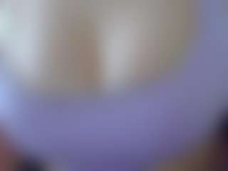 Leysun7 MILF webcam performer live streaming