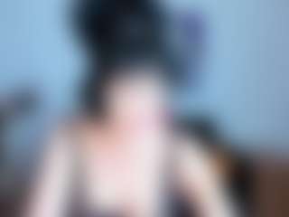 Live cam show with SilviaWallec - Brown Hair Petite on studioflirtlive.com