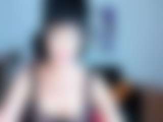 Live cam show with SilviaWallec - Petite on Camsoda