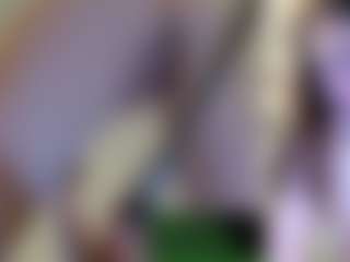 Live cam show with Heavenia - Small Tits on AdultVida.com