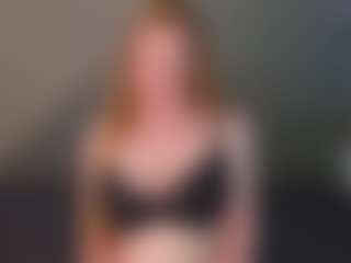 Live cam show with CharlotteDoe - Geek on livesuperchat.net