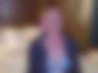 Live cam show with CharlotteDoe - Bedroom MILF on parknlotfishbdy