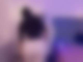 Live cam show with Sofia Watson - Big Tits Small Tits on Camsoda