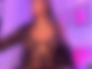 Live cam show with Luna - Black on MyBangCams