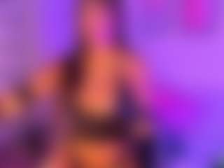Live cam show with Luna - Curvy on CamwithHer