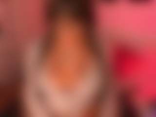Live cam show with Luna - HD on CamwithHer