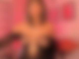 Live cam show with Luna - Tease Black on Camsoda