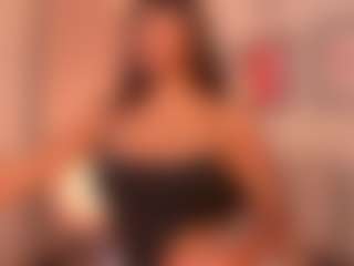 Live cam show with Luna - Brown Eyes Ebony on instabang