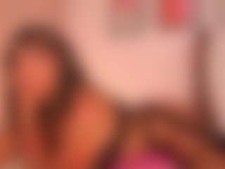 Live cam show with Luna - Black BBW on Hubzter Live