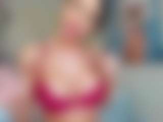 Live cam show with Selena-Reeves - Living Room on Latina Girls