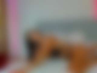 Live cam show with Selena-Reeves - Flashing on Soda Cam