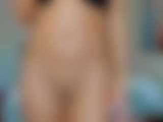 Live cam show with Selena-Reeves - Athletic Cum on Camsoda