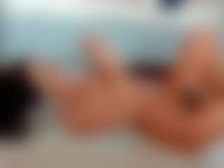 Live cam show with Selena-Reeves - Flashing on Camming Site