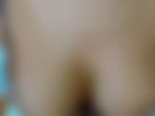 Live cam show with Selena-Reeves - Athletic Brown Eyes on Camsoda