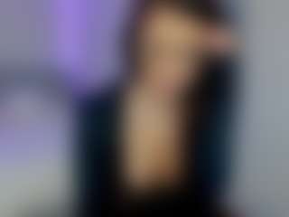 Live cam show with Selena-Reeves - Bedroom on Dolls Live
