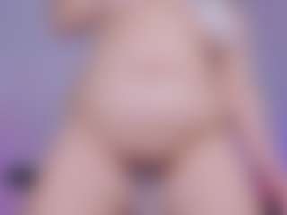 chloe-chain's Live Sex Cam Show