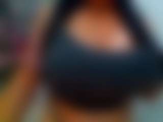 Live cam show with Hillarysofia - Big Balls on Camsoda