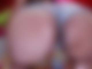 Laura Hills's Live Sex Cam Show
