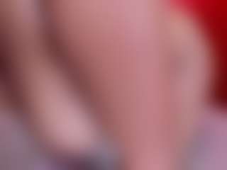 Live cam show with Laura Hills - Living Room on fapnchat