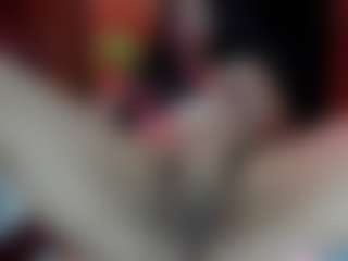 Live cam show with Laura Hills - Living Room on Free Soda