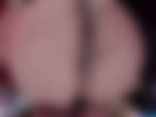 Show de cam en direct avec Laura Hills - Gagging sur Camsoda