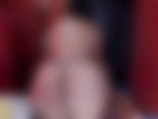 Laura Hills MILF webcam performer live streaming