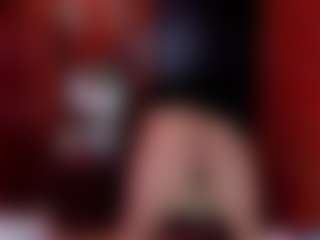 Laura Hills MILF webcam performer live streaming
