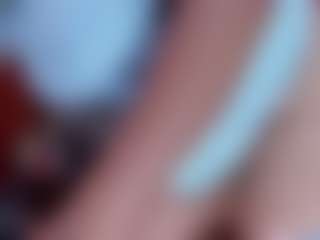 Live cam show with Laura Hills - Double Penetration on Hubzter Live
