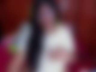 Laura Hills MILF webcam performer live streaming