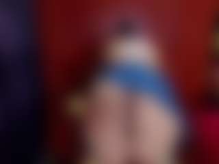 Live cam show with Laura Hills - Gagging on Camsoda