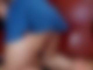 Live cam show with Laura Hills - Gagging on Camsoda