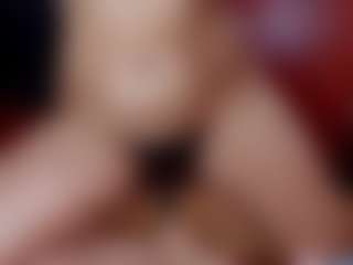 Live cam show with Laura Hills - Double Penetration on Camsoda