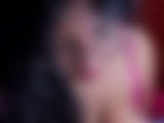 Live cam show with Laura Hills - Living Room on Camsoda