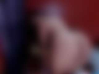 Live cam show with Laura Hills - Living Room on Dare Cams