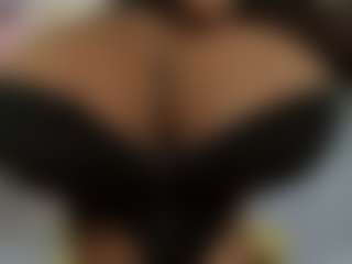 Miacoluxy's Live Sex Cam Show