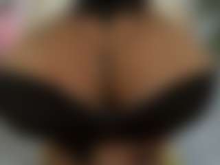 Miacoluxy's Live Sex Cam Show