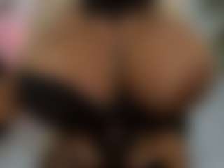 Miacoluxy's Live Sex Cam Show