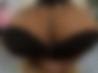 Miacoluxy's Live Sex Cam Show