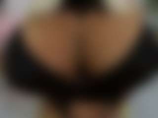 Miacoluxy's Live Sex Cam Show