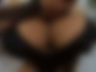 Miacoluxy's Live Sex Cam Show
