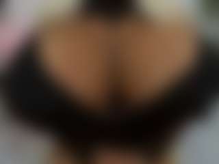 Miacoluxy's Live Sex Cam Show