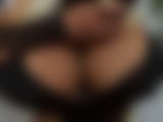 Miacoluxy's Live Sex Cam Show